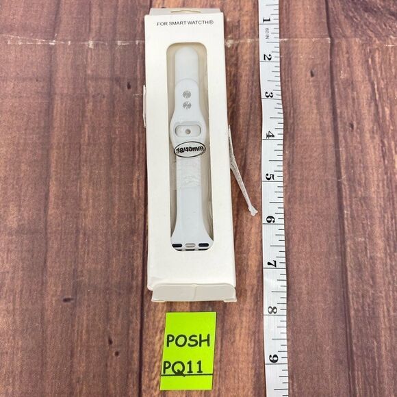 MACY’S WHITE APPLE WATCH BAND COMPATIBLE WITH 38/40mm PQ11 - Picture 2 of 2